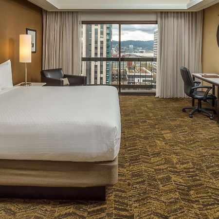 Hotel Doubletree By Hilton Portland Esterno foto