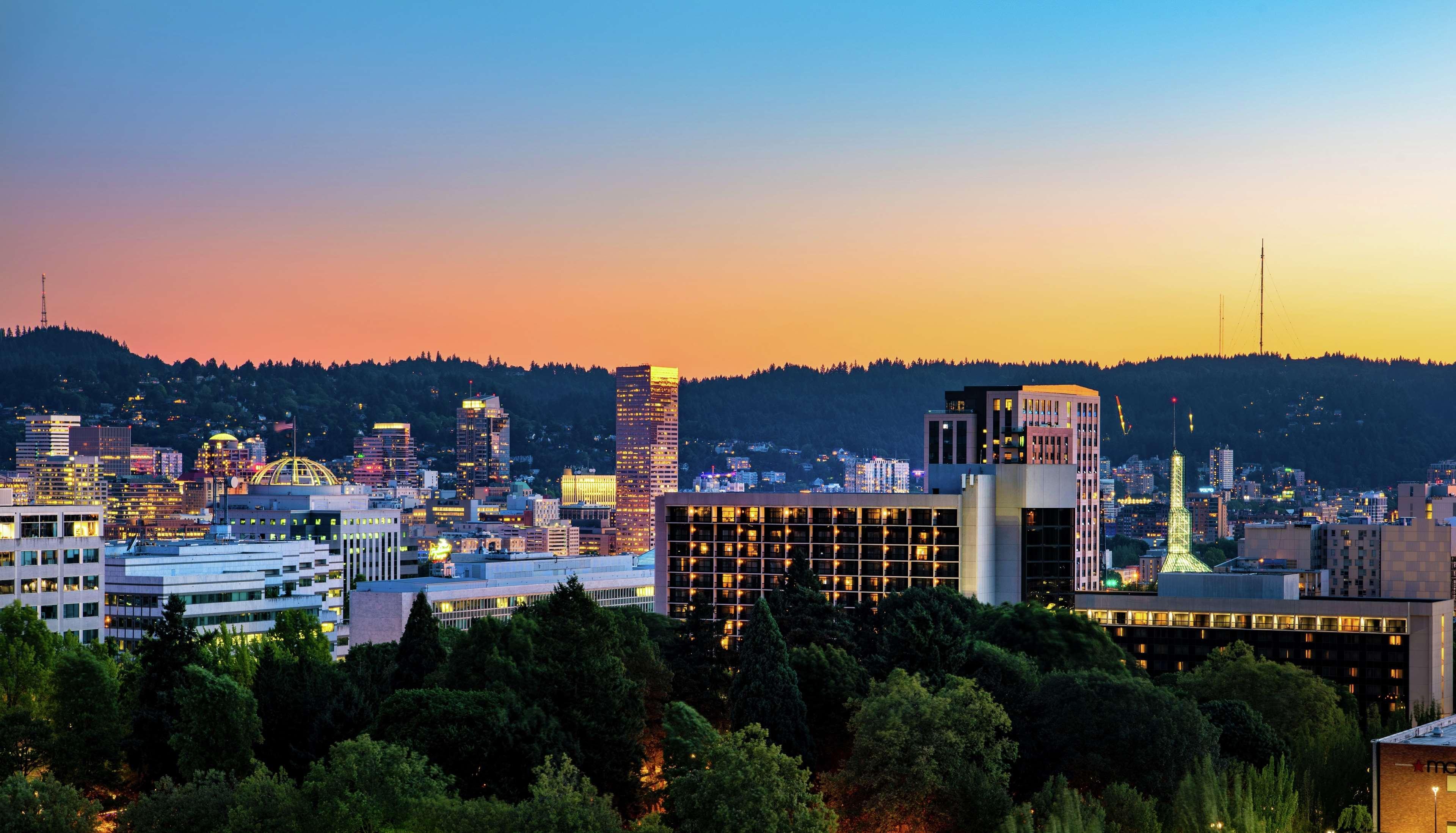 Hotel Doubletree By Hilton Portland Esterno foto