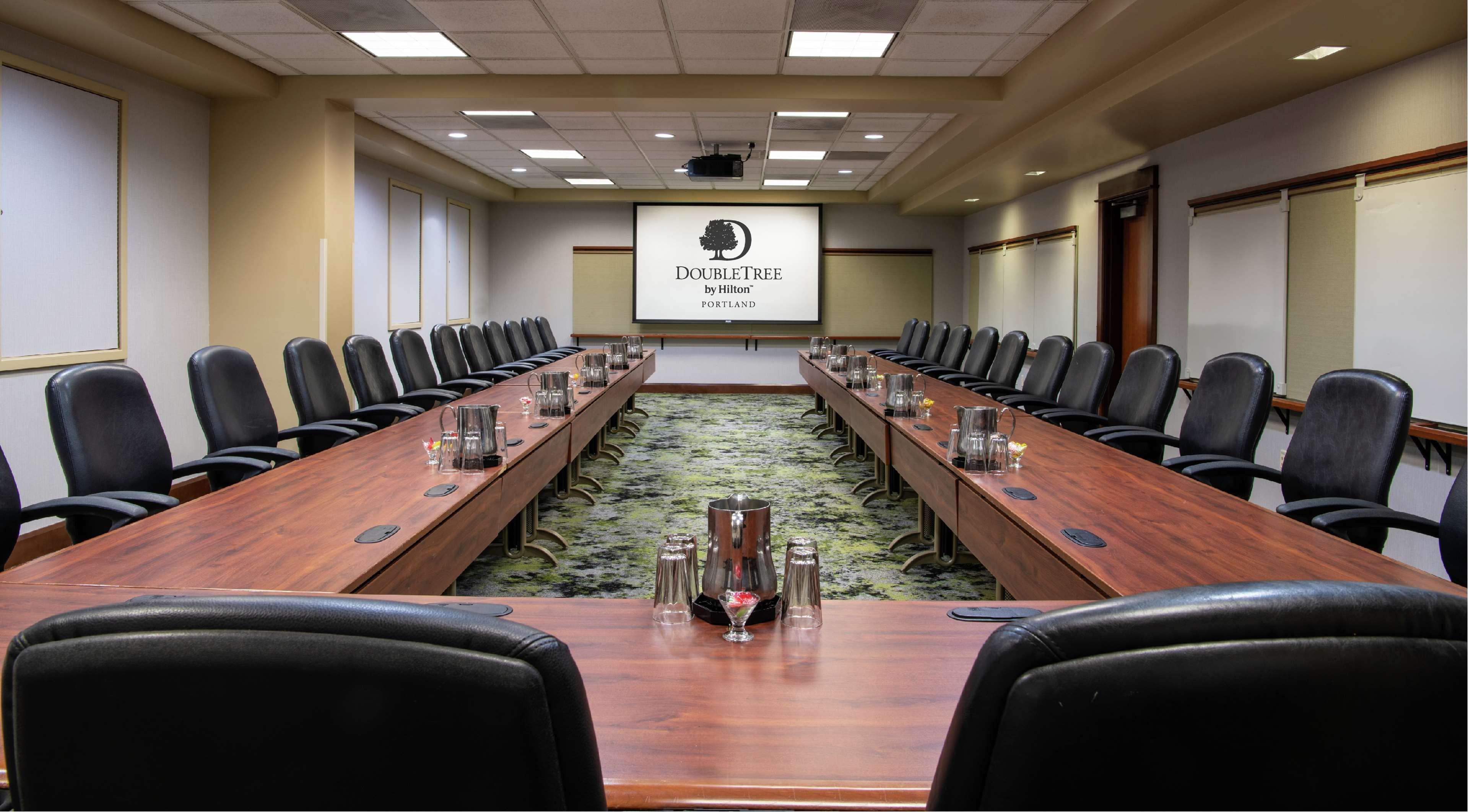 Hotel Doubletree By Hilton Portland Esterno foto