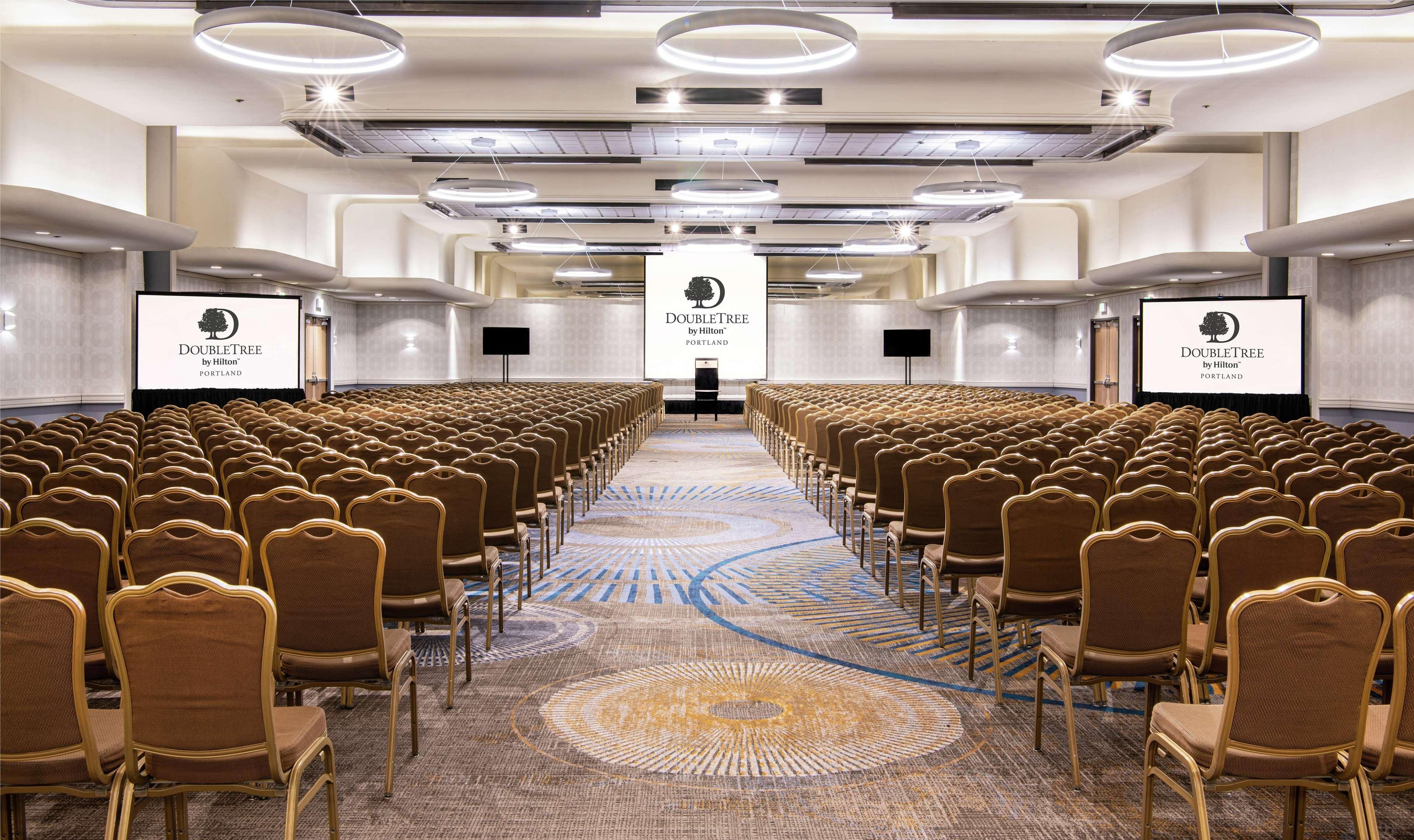 Hotel Doubletree By Hilton Portland Esterno foto