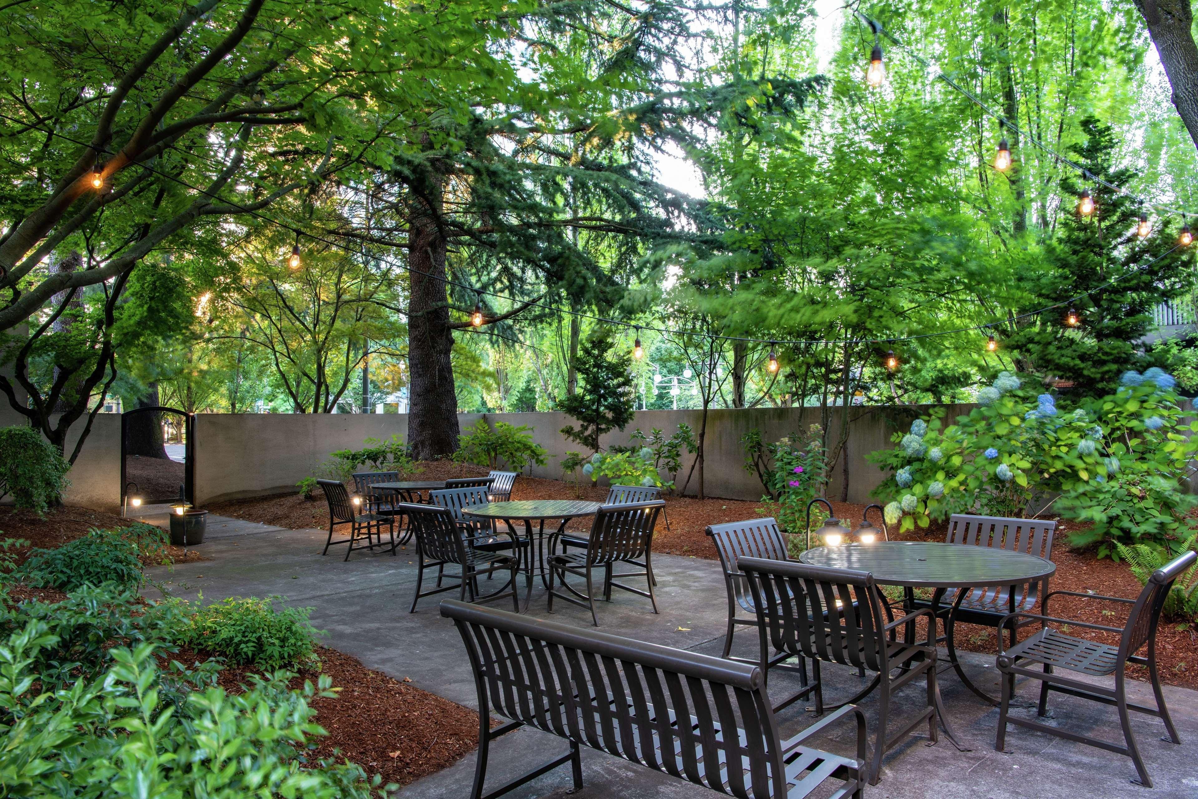 Hotel Doubletree By Hilton Portland Esterno foto