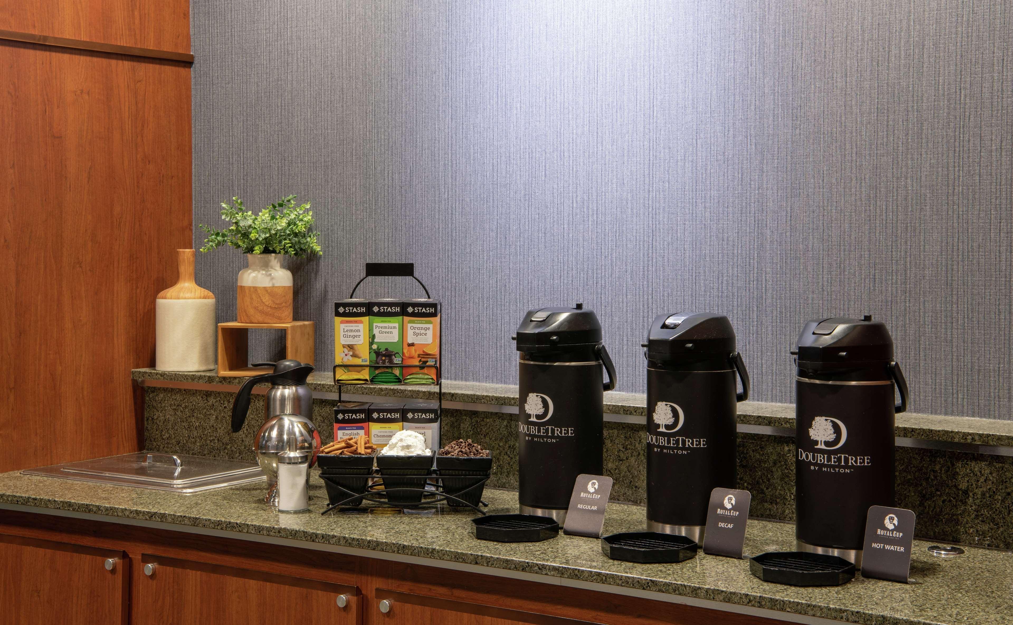Hotel Doubletree By Hilton Portland Esterno foto