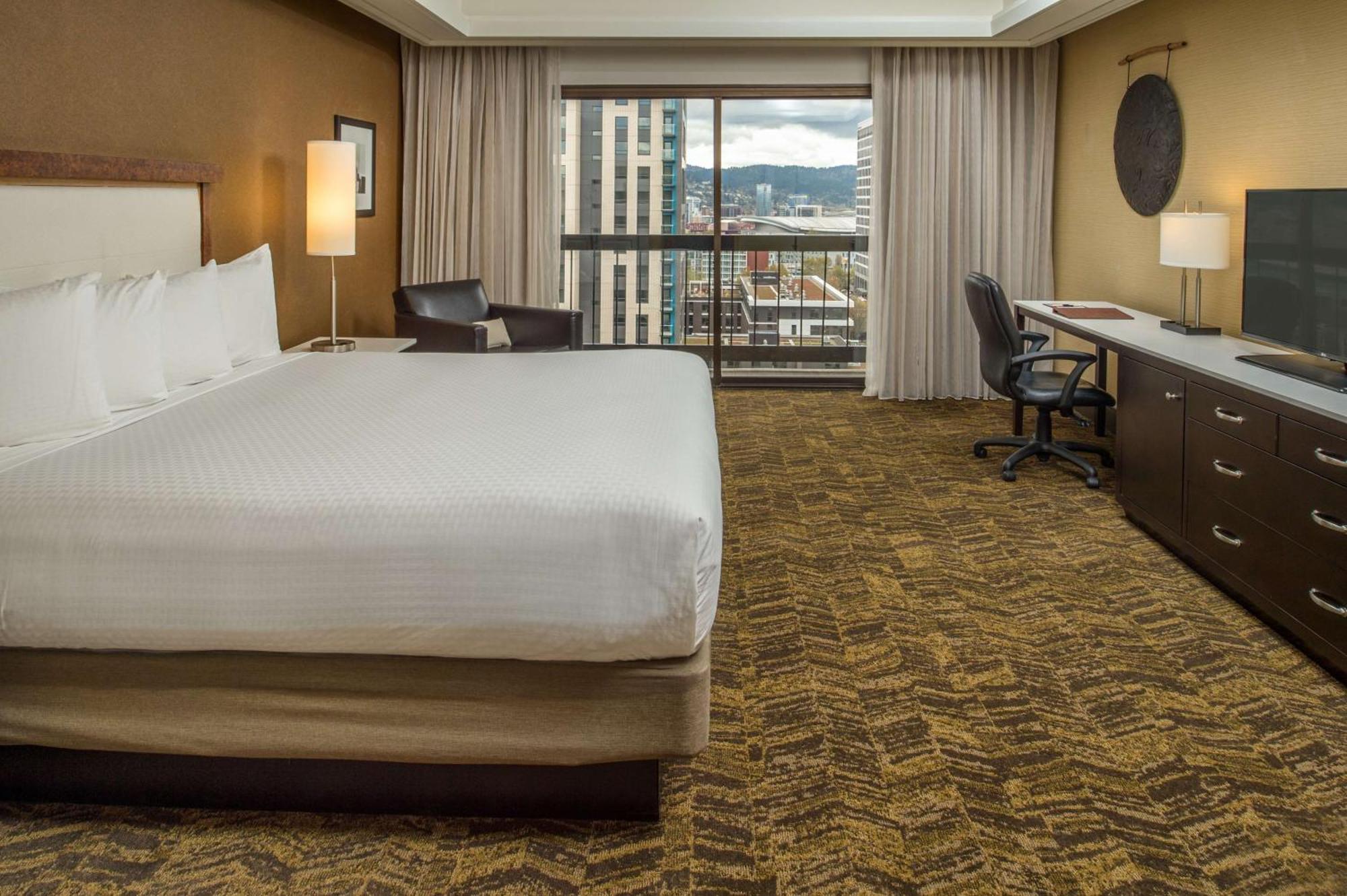 Hotel Doubletree By Hilton Portland Esterno foto